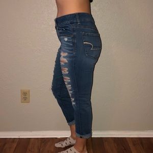 AMERICAN EAGLE DISTRESSED JEANS CAPRIS